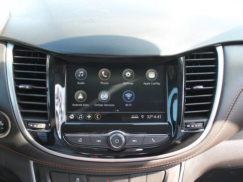 Used 2019 Chevrolet Trax LT w/ LT Convenience Package image 29