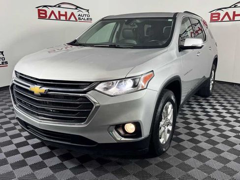 Used 2020 Chevrolet Traverse LT FWD image 2