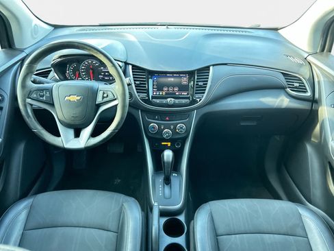 Used 2020 Chevrolet Trax LT w/ LT Convenience Package FWD image 15