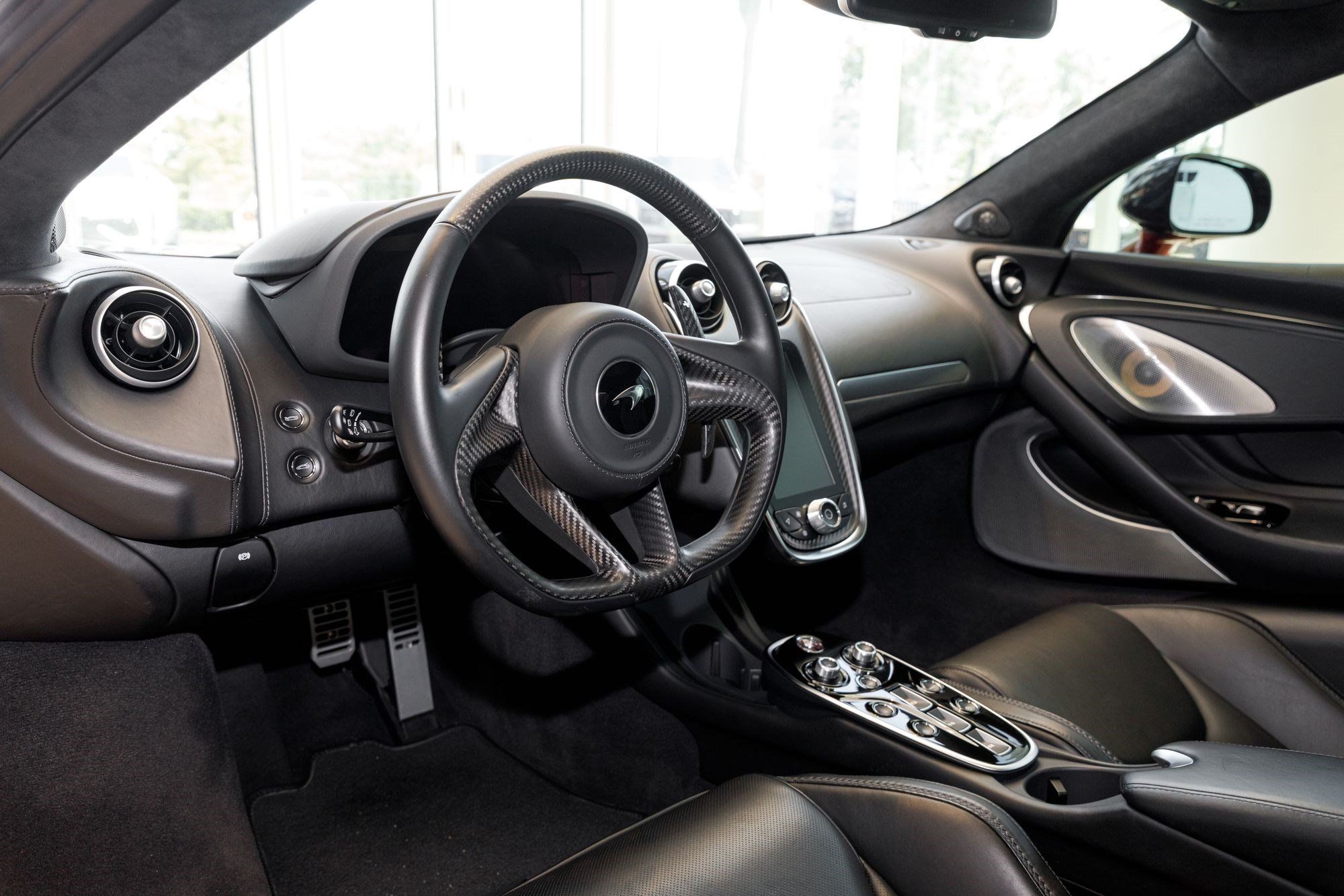 Used 2023 McLaren GT RWD image 24