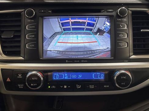 Used 2019 Toyota Highlander Plus AWD/4WD image 11