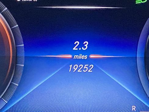 Used 2021 Mercedes-Benz GLC 300 4MATIC w/ Multimedia Package image 13