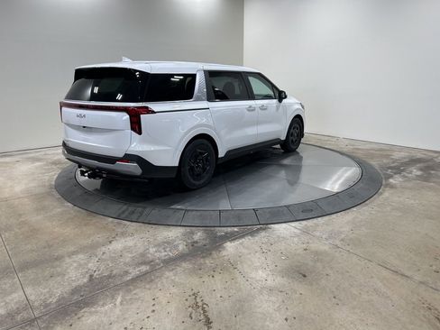 New 2026 Kia Carnival FWD image 6