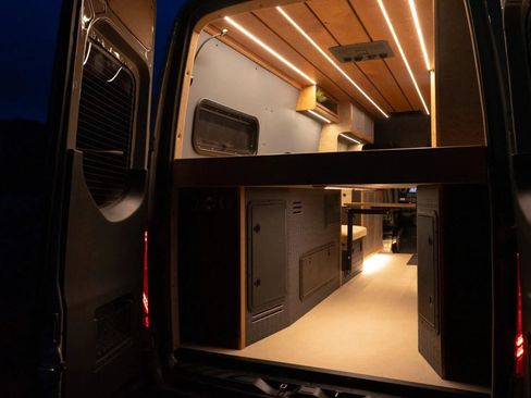 Used 2024 Mercedes-Benz Sprinter 2500 image 10