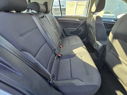 Used 2018 Volkswagen e-Golf SE w/ DC Fast Charging Package image 14