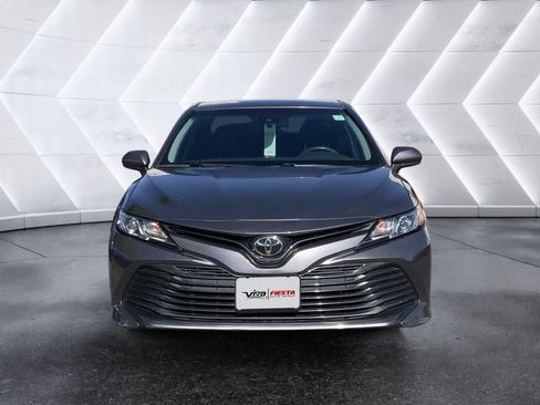 Used 2018 Toyota Camry LE image 2