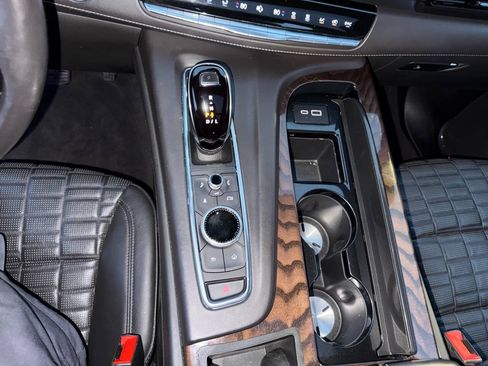 Used 2022 Cadillac Escalade Sport Platinum w/ Heavy-Duty Trailer Package AWD/4WD image 12