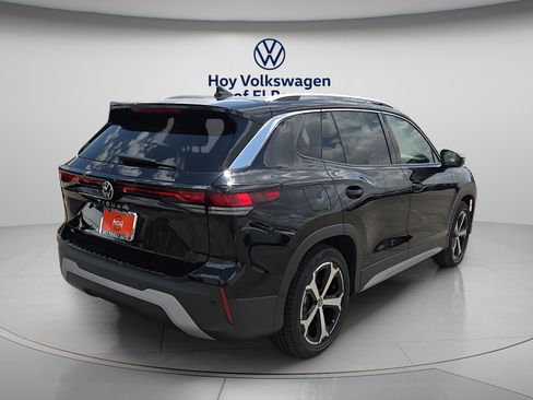 New 2026 Volkswagen Tiguan SE FWD image 3