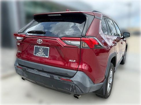 Used 2022 Toyota RAV4 XLE w/ Convenience Package FWD image 7