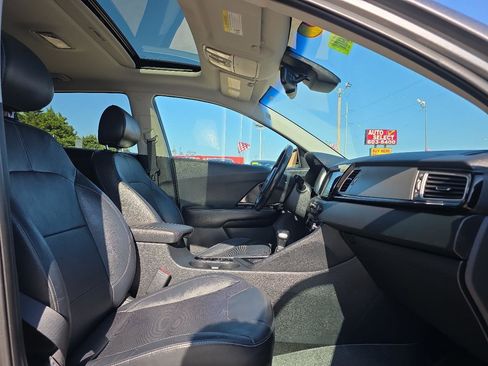 Used 2018 Kia Niro EX w/ EX Premium Package FWD image 20