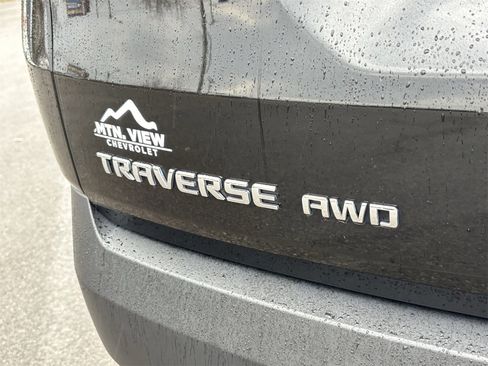Used 2023 Chevrolet Traverse LT image 14