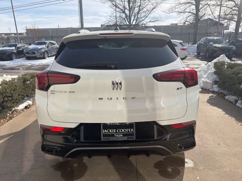 Used 2024 Buick Encore GX Sport Touring image 3