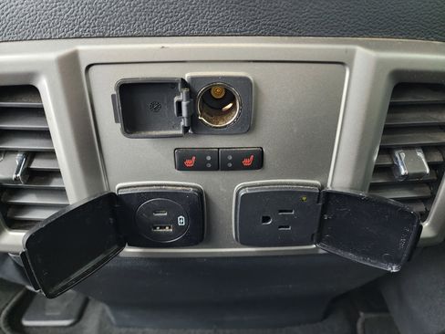 Used 2022 Ford F250 Lariat w/ Chrome Package image 38