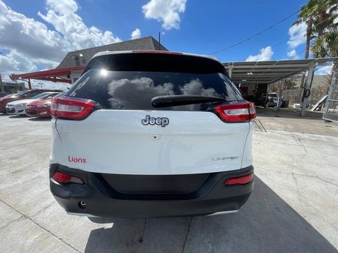 Used 2017 Jeep Cherokee Limited FWD image 9