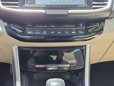 Used 2017 Honda Accord EX-L image 22