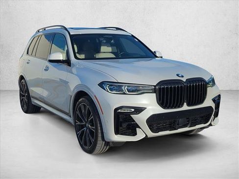 Used 2022 BMW X7 M50i AWD/4WD image 3