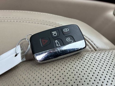 Used 2015 Land Rover Range Rover HSE AWD/4WD image 9
