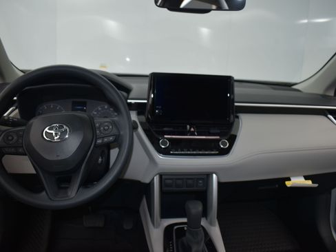 Used 2025 Toyota Corolla Cross L image 15