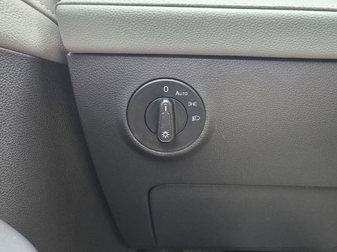 Used 2022 Volkswagen Taos SEL image 20