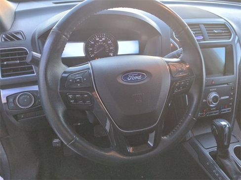 Used 2019 Ford Explorer Limited image 26