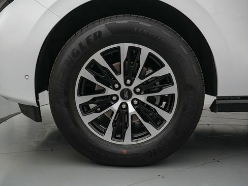 Certified 2025 Ford Expedition Platinum AWD/4WD image 10