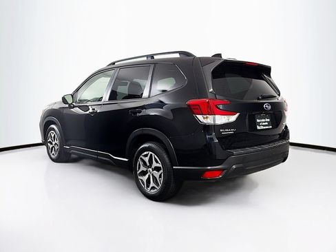 Used 2019 Subaru Forester Premium AWD/4WD image 5