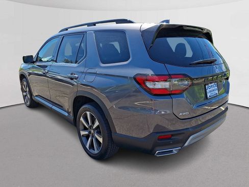 Certified 2023 Honda Pilot Touring image 7
