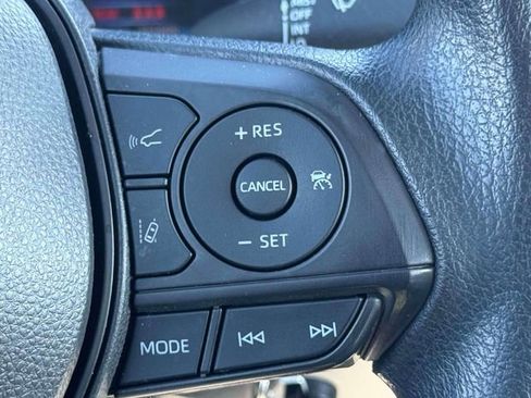 Used 2022 Toyota Corolla Cross L image 19