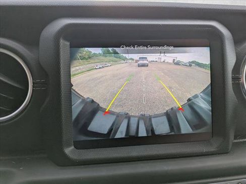 Used 2021 Jeep Wrangler Unlimited Sahara AWD/4WD image 14