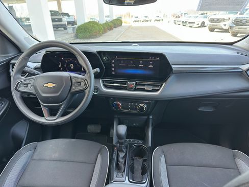 Used 2025 Chevrolet TrailBlazer LT image 11