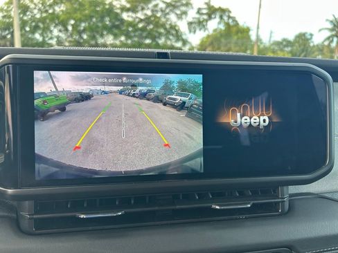 Used 2024 Jeep Wrangler Unlimited Sahara AWD/4WD image 14