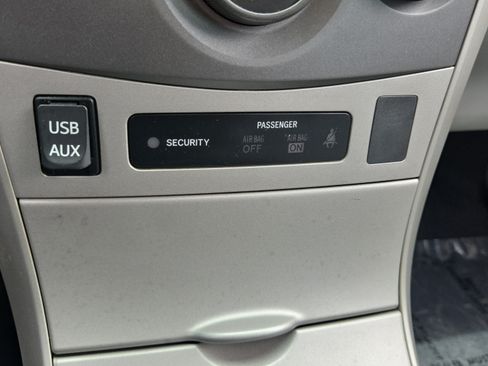 Used 2013 Toyota Corolla LE FWD image 28