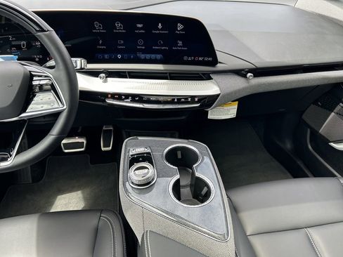 New 2026 Cadillac Optiq Luxury 1 image 16