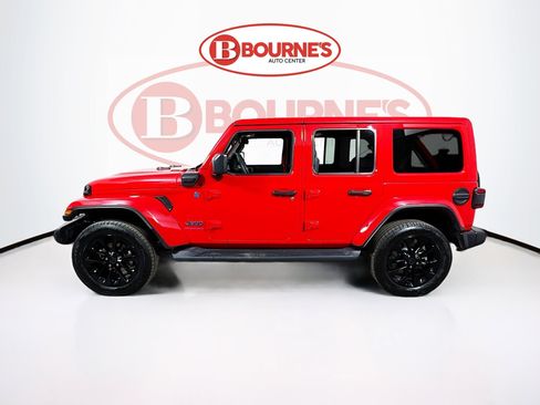 Used 2025 Jeep Wrangler Unlimited Sahara image 6