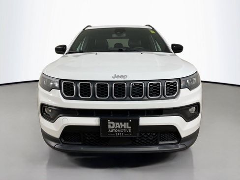 Used 2024 Jeep Compass Latitude AWD/4WD image 3