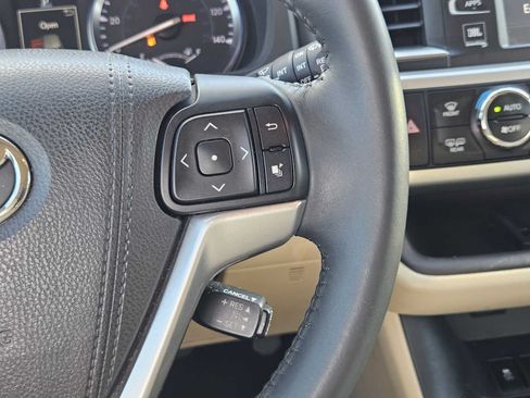 Used 2016 Toyota Highlander Limited FWD image 29