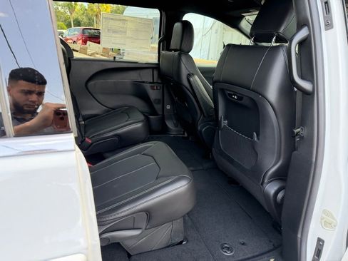 New 2026 Chrysler Pacifica Select FWD image 31