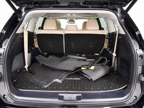 Used 2020 Toyota Highlander XLE image 7