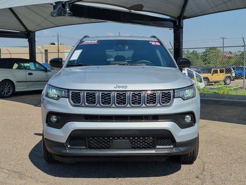 Used 2025 Jeep Compass Latitude AWD/4WD image 2