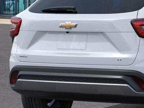 New 2026 Chevrolet Trax LT w/ Driver Confidence Package image 15