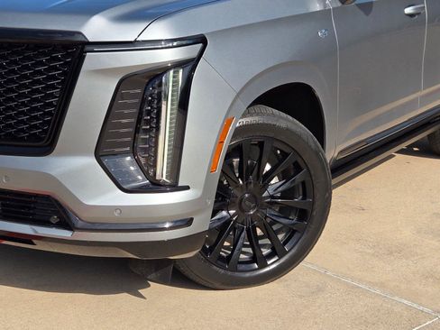 Used 2025 Cadillac Escalade Sport Platinum AWD/4WD image 7