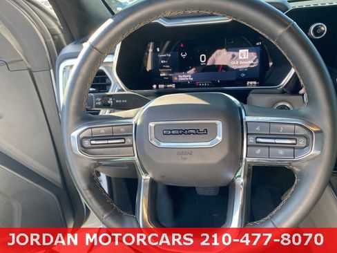 Used 2024 GMC Canyon Denali image 36