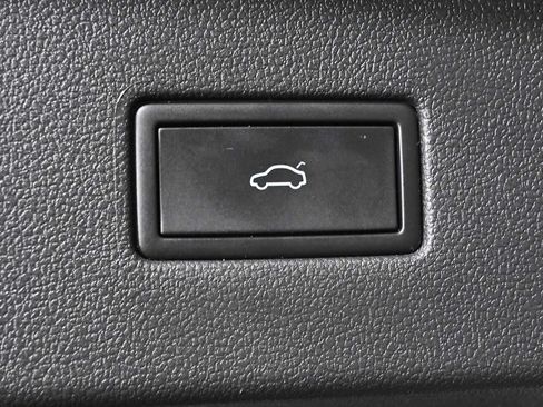 Certified 2023 Volkswagen Tiguan SE FWD image 8