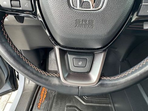 Used 2023 Honda Pilot TrailSport image 16