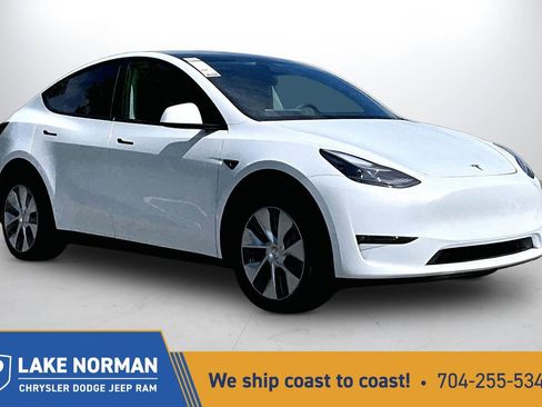 Used 2024 Tesla Model Y Long Range AWD/4WD image 1