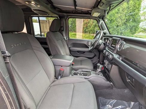 Used 2019 Jeep Wrangler Unlimited Sahara AWD/4WD image 11