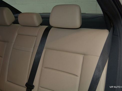 Used 2010 Mercedes-Benz E 350 4MATIC Sedan image 23