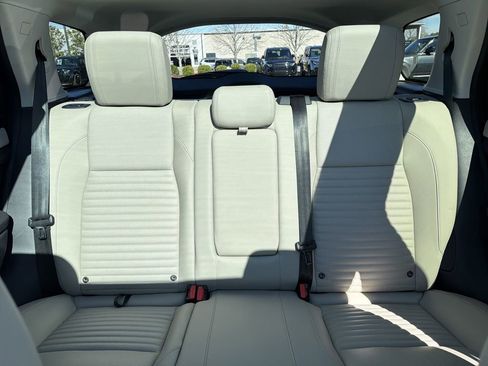 Used 2025 Land Rover Discovery Sport S image 28