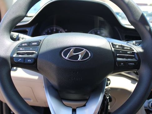Used 2020 Hyundai Elantra SE FWD image 13