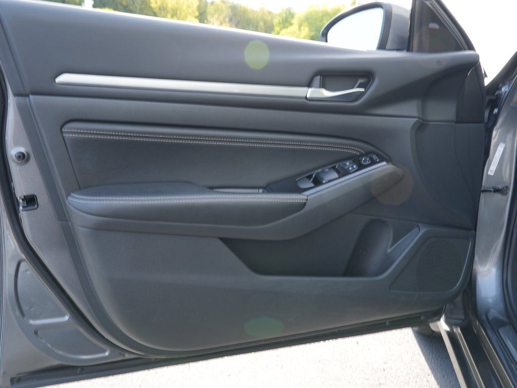 Used 2023 Nissan Altima 2.5 SL AWD/4WD image 14